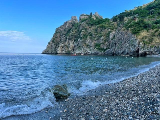 Incantevole Appartamento Taormina Sant'Alessio Siculo Exterior photo