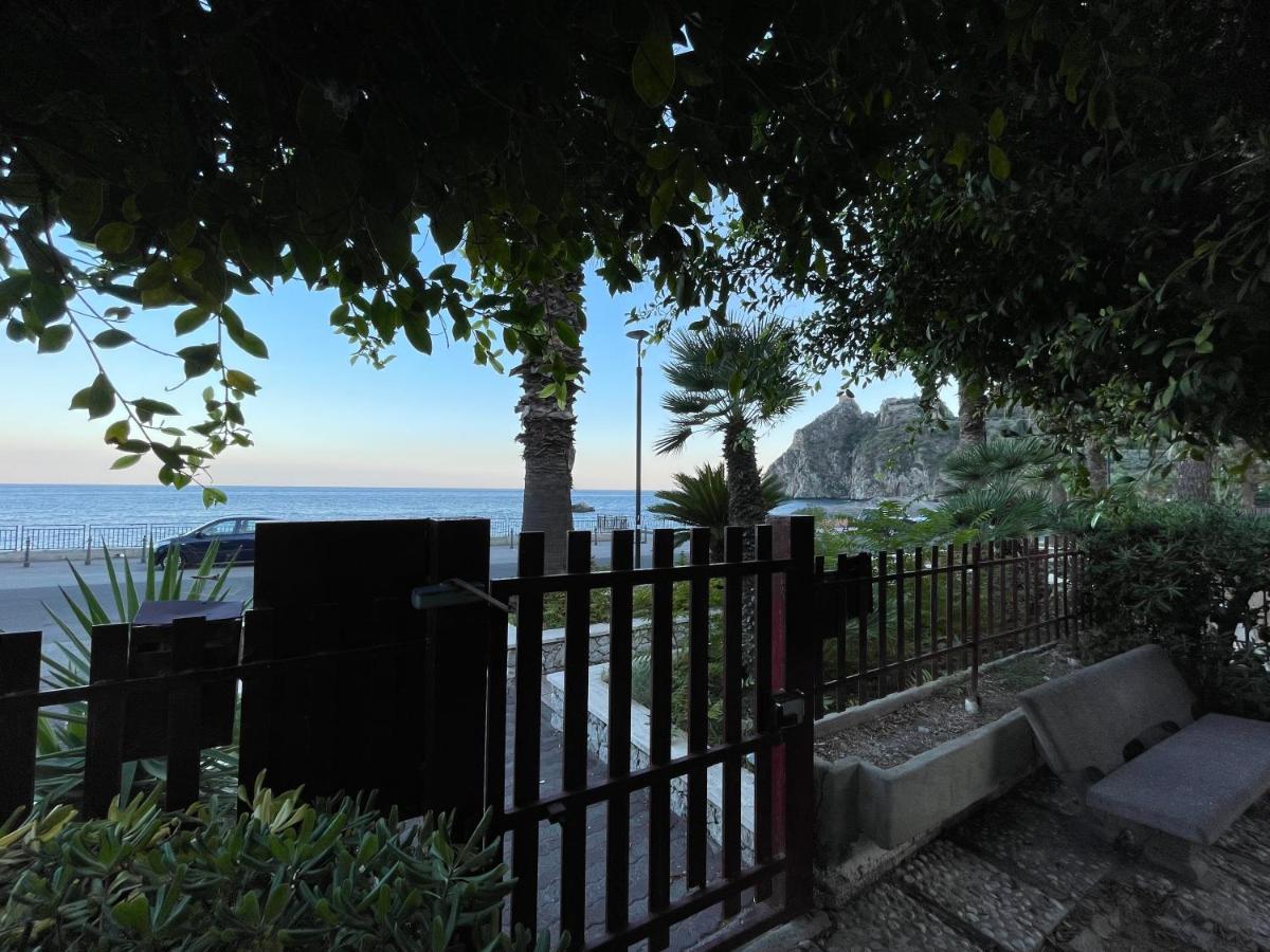 Incantevole Appartamento Taormina Sant'Alessio Siculo Exterior photo
